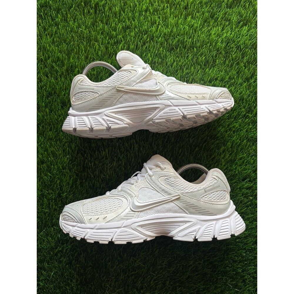 all-white Nike V5 RNR sneakers sz 10
